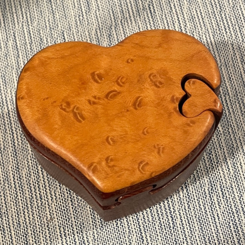 Paul Yacoe Handcrafted Heart Puzzle Stash Box – Birdseye Maple & Mahogany
